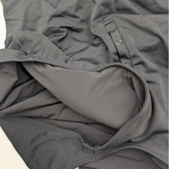 Andie Women's Stretchy Henley One Piece Swimsuit Snap Button Size XLT Black - Picture 8 of 10